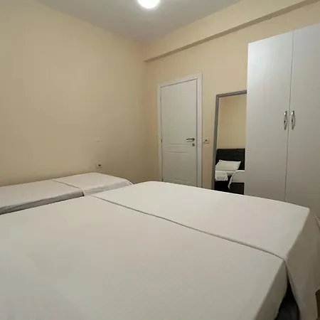 Holiday home Dragoti 2